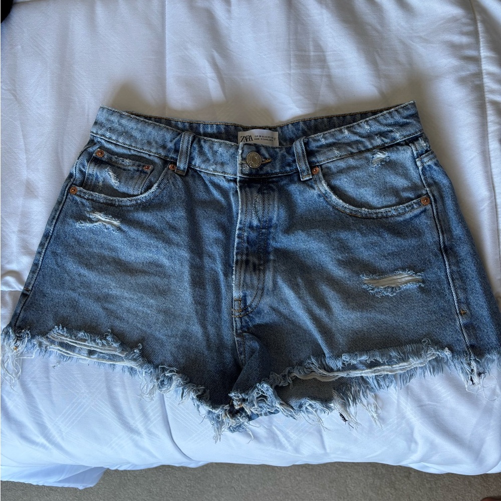 Zara Blue High-Waisted Jean Shorts with Distressed Hem